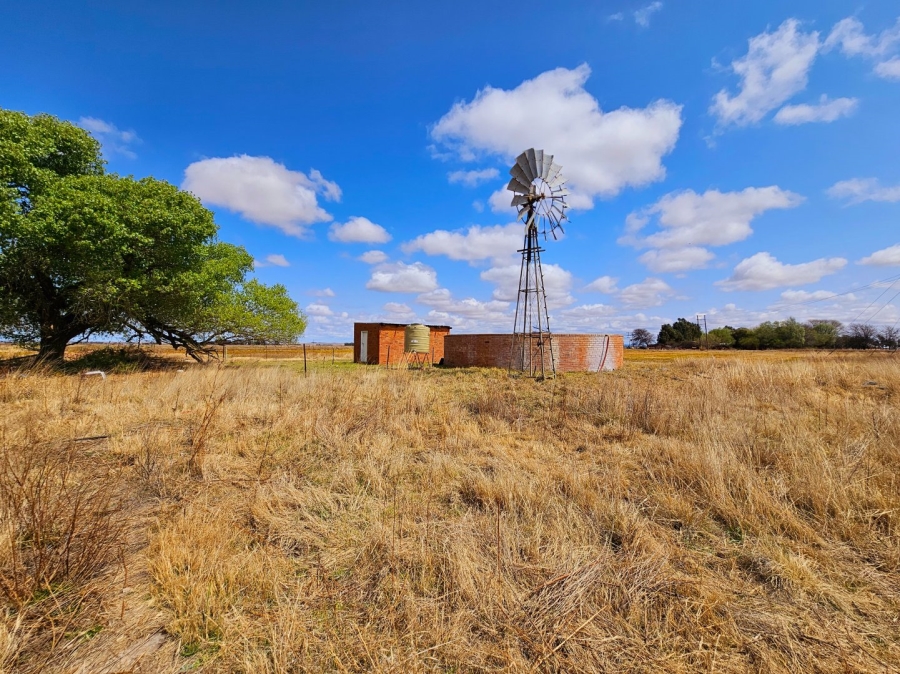 6 Bedroom Property for Sale in Bloemfontein Rural Free State